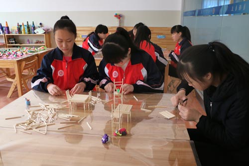 河北商貿(mào)學(xué)校幼師專業(yè)手工訓(xùn)練